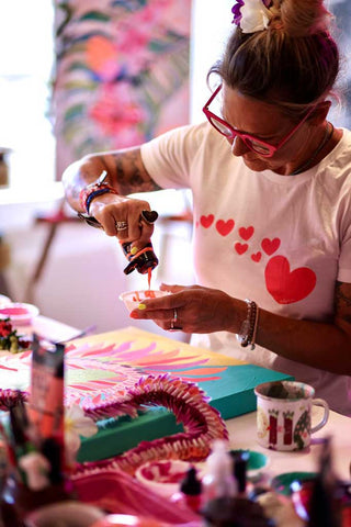 ISLAND HEART CHAIN TEE